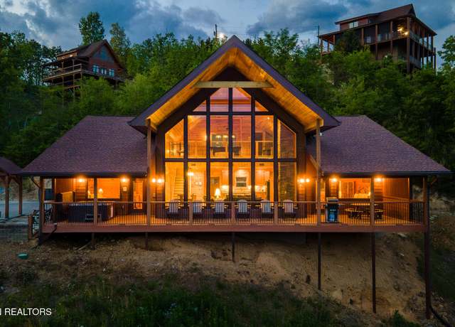 Property at 827 Vixen Run, Gatlinburg, TN 37738, 2 beds, 2.5 baths