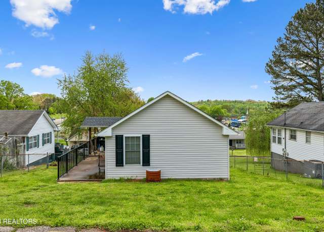 Property at 1011 E 1st Ave, Lenoir City, TN 37771, 2 beds, 1 bath