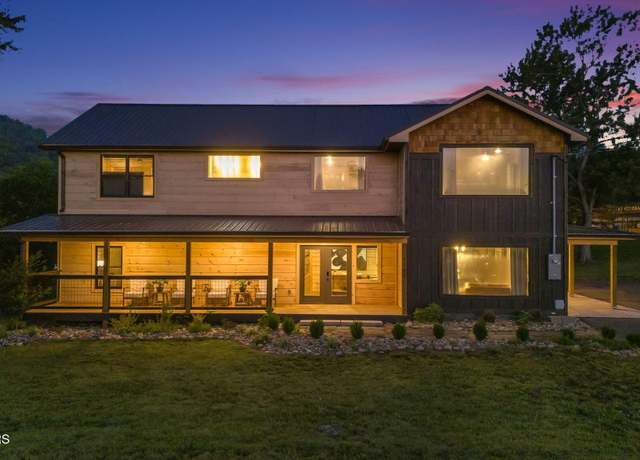 Property at 3204 Mayes Loop Rd, Pigeon Forge, TN 37863, 5 beds, 4.5 baths