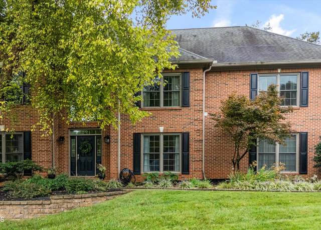 Property at 10655 Forest Crest Rd, Knoxville, TN 37922, 4 beds, 3.5 baths