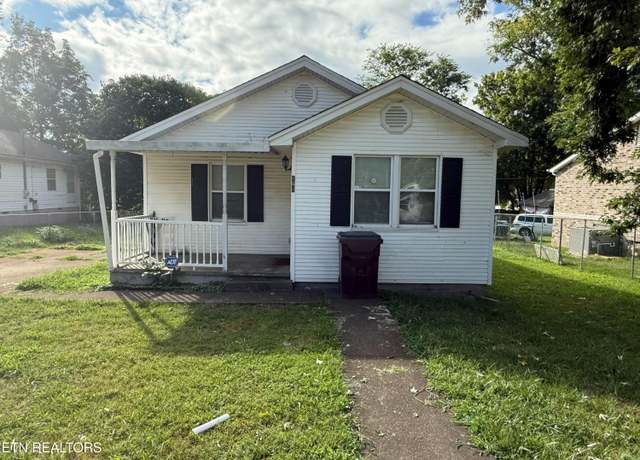 Property at 141 W Howe St, Alcoa, TN 37701, 3 beds, 1.5 baths