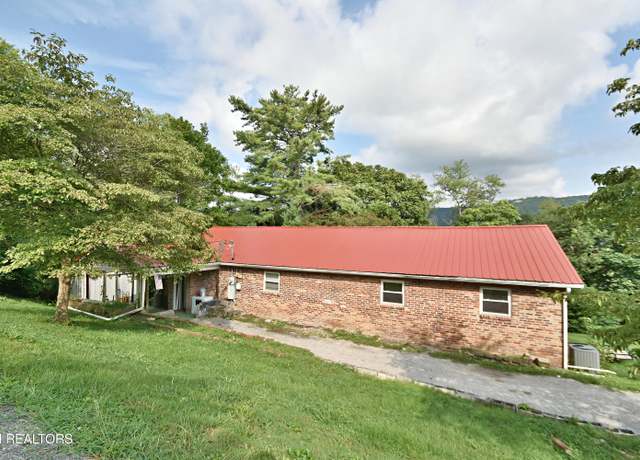Property at 165 Gamble Dr, Jacksboro, TN 37757, 4 beds, 2 baths