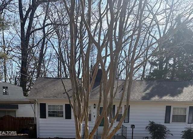 Property at 81 Outer Dr, Oak Ridge, TN 37830, 2 beds, 1 bath