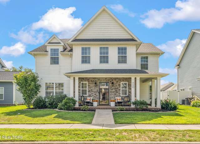 Property at 130 Hackberry St, Oak Ridge, TN 37830, 3 beds, 2.5 baths