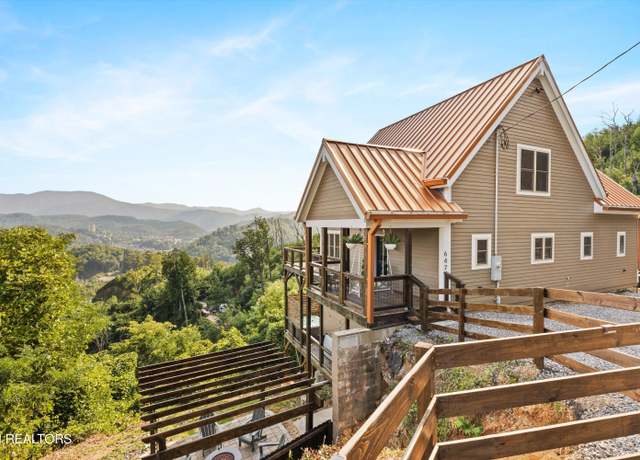 Property at 647 Kristis Pl, Gatlinburg, TN 37738, 4 beds, 3.5 baths