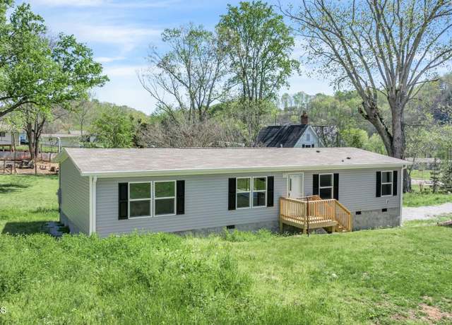 Property at 809 Clifty St, Harriman, TN 37748, 4 beds, 2 baths
