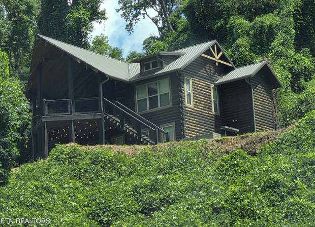 Property at 716 Kelly St, Gatlinburg, TN 37738, 3 beds, 3 baths