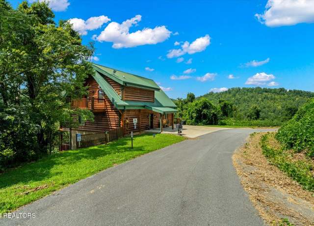 Property at 4430 New Pioneer Trl, Pigeon Forge, TN 37863, 3 beds, 4.5 baths