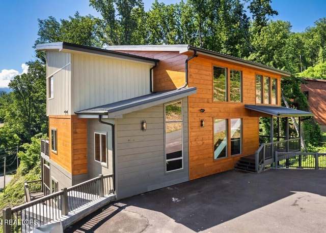 Property at 850 Chestnut Dr, Gatlinburg, TN 37738, 4 beds, 5 baths