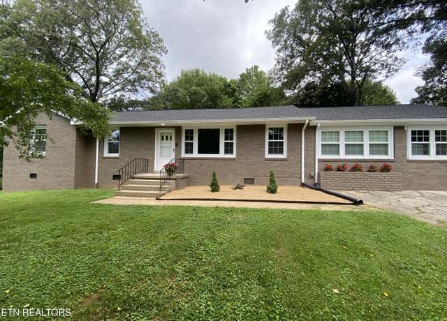 Property at 421 Oakcrest Rd, Knoxville, TN 37912, 3 beds, 3 baths