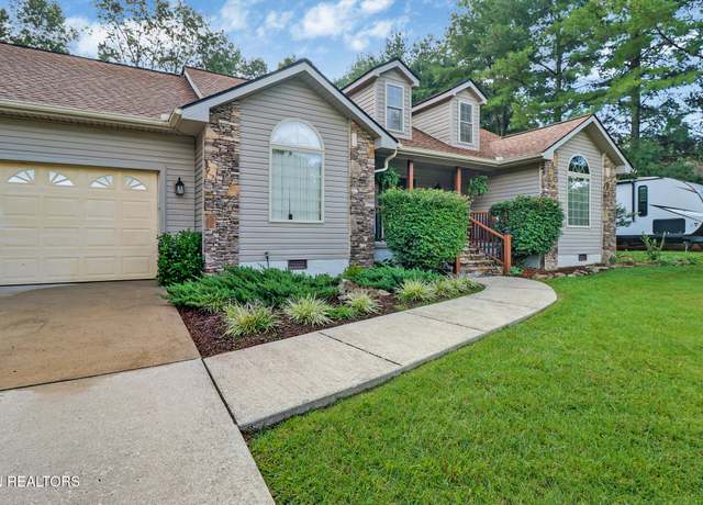 Property at 422 Pine Grove Rd, Crossville, TN 38571, 3 beds, 2 baths