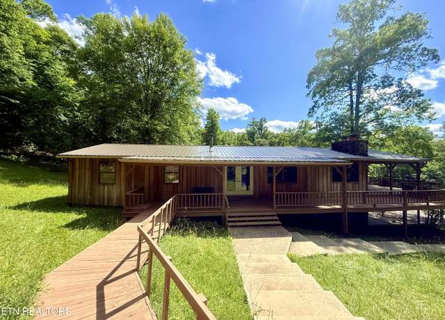 Property at 555 Lake Ln, New Tazewell, TN 37825, 3 beds, 3 baths