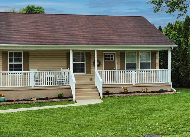 Property at 5123 Rockcrest Rd, Knoxville, TN 37918, 3 beds, 2 baths