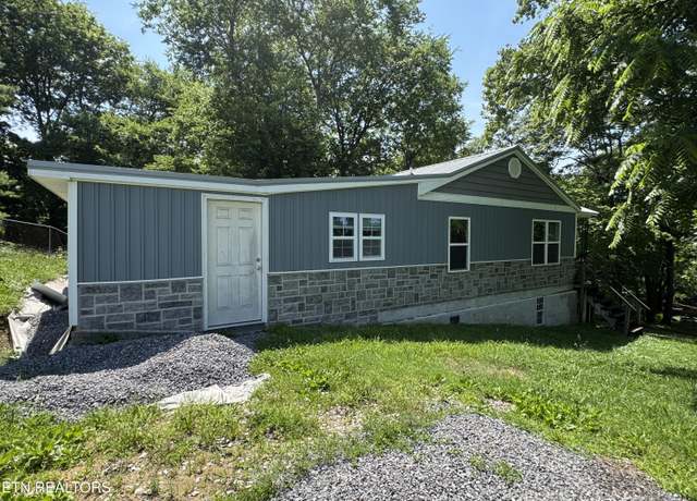 Property at 305 Augusta Ave, Maryville, TN 37804, 3 beds, 1 bath