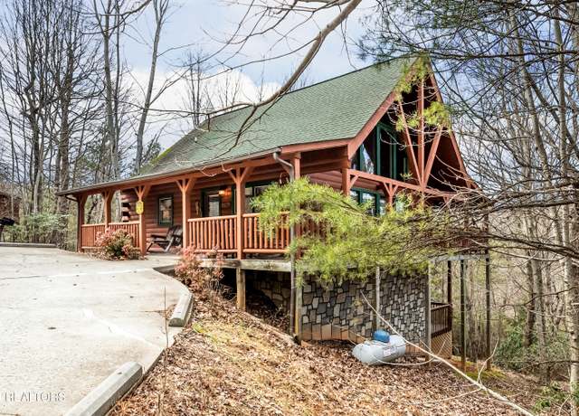 Property at 1713 Parkway View Ct, Sevierville, TN 37876, 2 beds, 3 baths