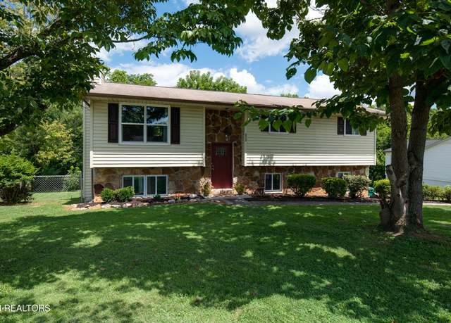Property at 7712 S Whispering Oak Cir, Powell, TN 37849, 3 beds, 2.5 baths