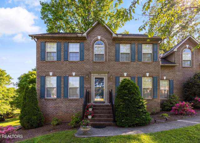 Property at 1013 Summerfield Dr, Maryville, TN 37801, 3 beds, 2.5 baths