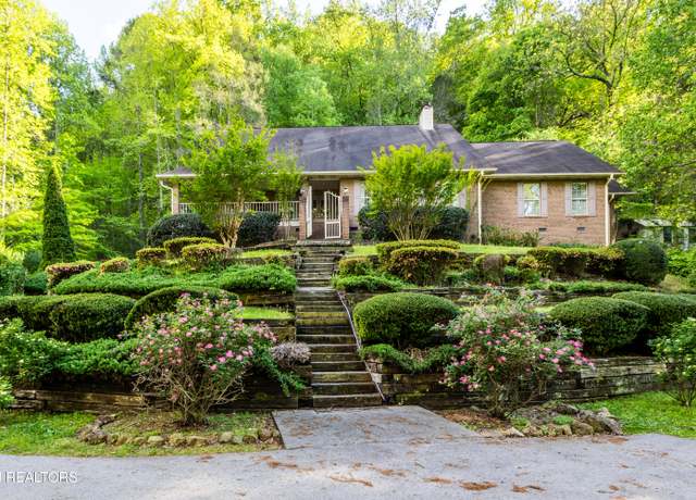Property at 3012 Roaring Creek Way, Sevierville, TN 37862, 4 beds, 3 baths