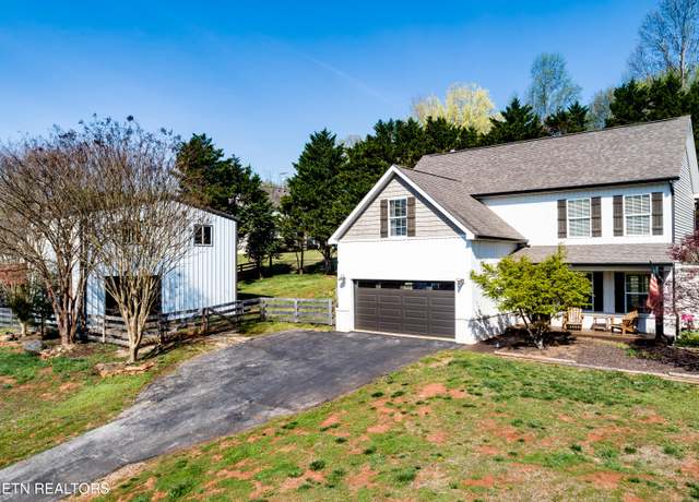 Property at 215 Whitney Dr, Lenoir City, TN 37772, 3 beds, 2.5 baths