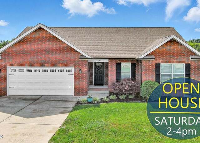 Property at 2526 Glen Meadow Rd, Knoxville, TN 37909, 2 beds, 2 baths