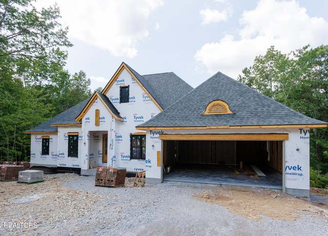 Property at 135 Hedgewood Pt, Crossville, TN 38558, 2 beds, 2.5 baths