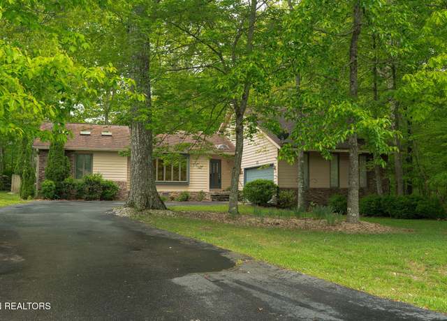 Property at 113 Springdale Dr, Crossville, TN 38558, 3 beds, 2.5 baths