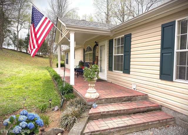 Property at 414 Thomas St, Sparta, TN 38583, 3 beds, 2 baths