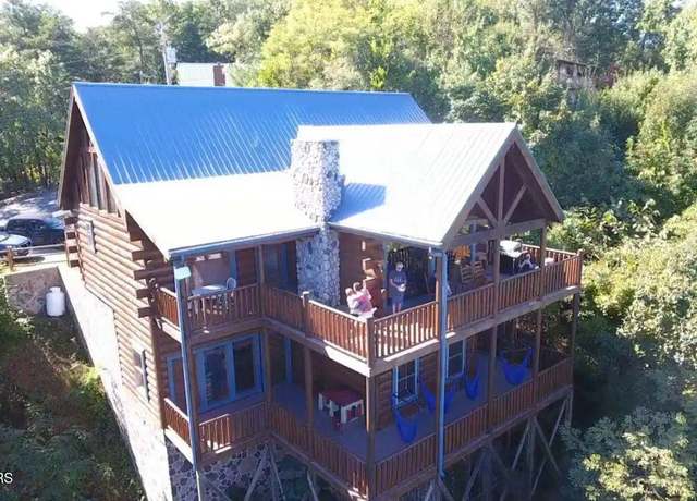 Property at 3209 Engle Town Rd, Sevierville, TN 37862, 4 beds, 4 baths