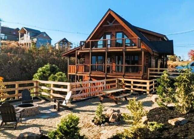 Property at 710 Village Loop Rd, Gatlinburg, TN 37738, 4 beds, 3.5 baths