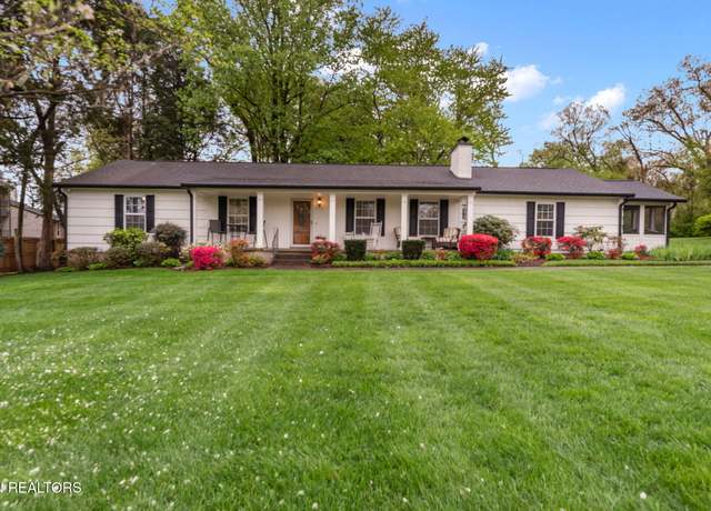 Property at 225 W Hills Rd, Knoxville, TN 37909, 4 beds, 3 baths