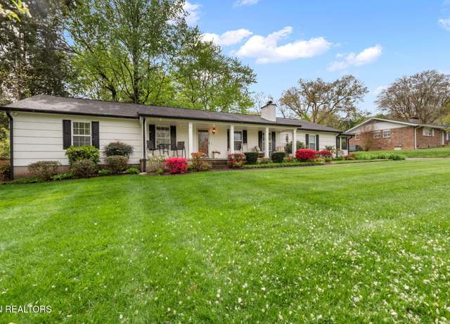 Property at 225 W Hills Rd, Knoxville, TN 37909, 4 beds, 3 baths