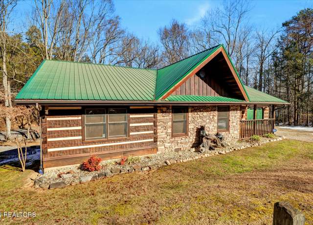 Property at 2561 Black Bear Ln, Sevierville, TN 37876, 3 beds, 2.5 baths