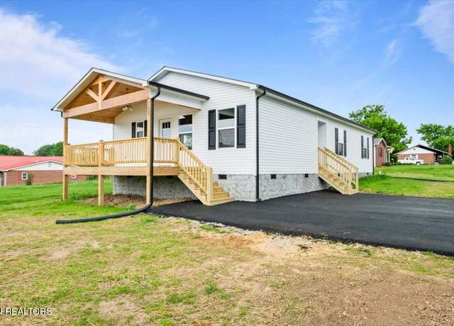 Property at 708 E Elm St, Lafollette, TN 37766, 3 beds, 2 baths