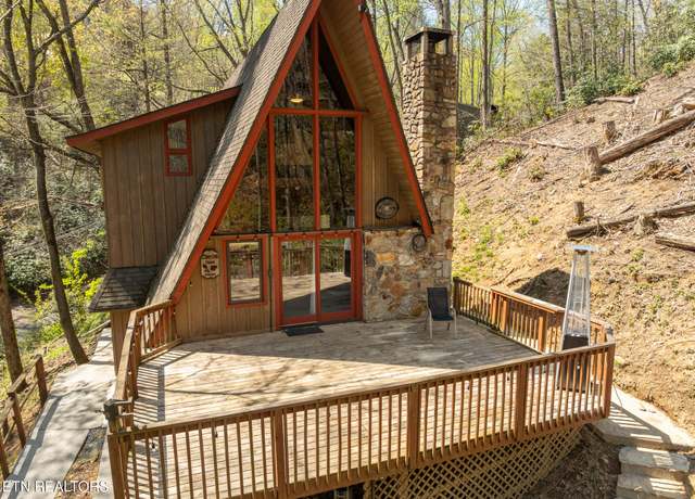 Property at 1122 Ski Mountain Rd, Gatlinburg, TN 37738, 3 beds, 2.5 baths