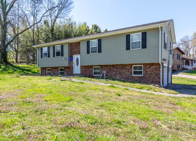Property at 401 Swanee Dr, Maryville, TN 37804, 3 beds, 2 baths