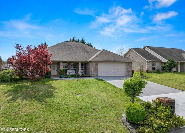 Property at 935 Mercer Dr, Maryville, TN 37801, 3 beds, 2 baths