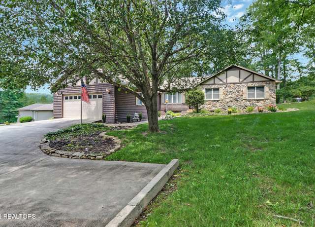 Property at 207 Snead Dr, Crossville, TN 38558, 2 beds, 2.5 baths
