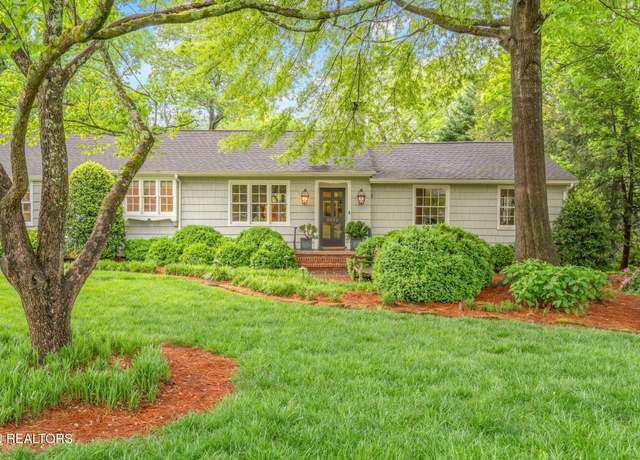 Property at 3652 Talahi Dr, Knoxville, TN 37919, 4 beds, 4.5 baths