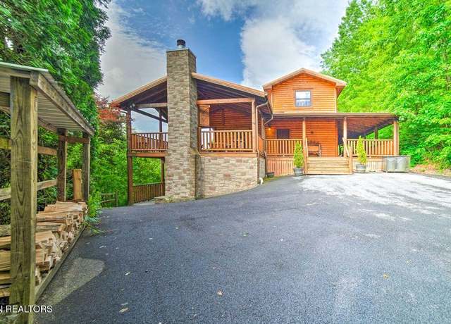 Property at 4750 Townsend Dr, Gatlinburg, TN 37738, 4 beds, 5 baths