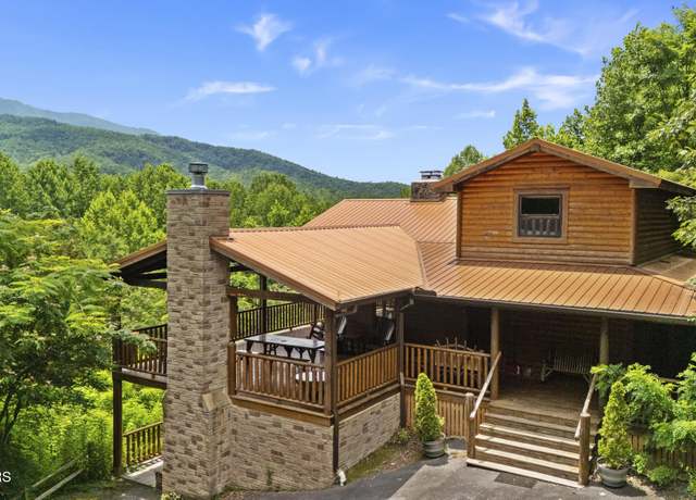 Property at 4750 Townsend Dr, Gatlinburg, TN 37738, 4 beds, 5 baths