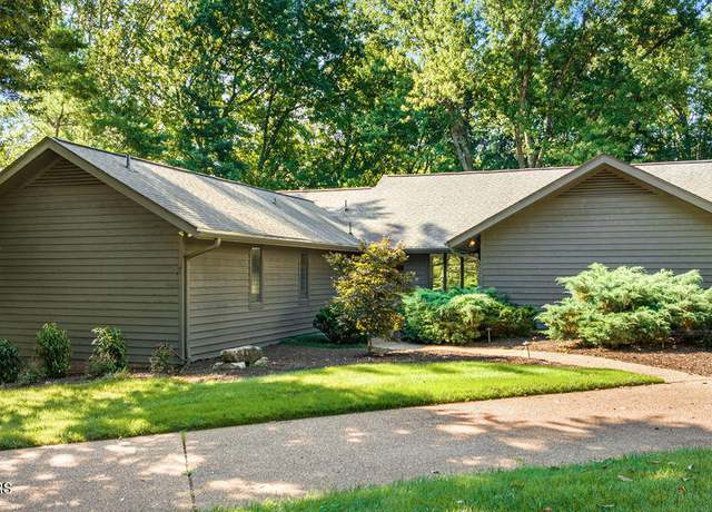 Property at 5320 Riverbriar Rd, Knoxville, TN 37919, 4 beds, 3.5 baths