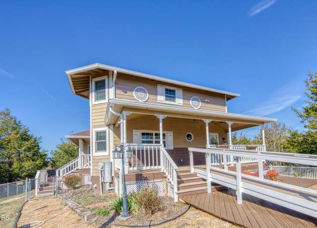 Property at 1110 Bayfront Dr, Sevierville, TN 37876, 2 beds, 2.5 baths