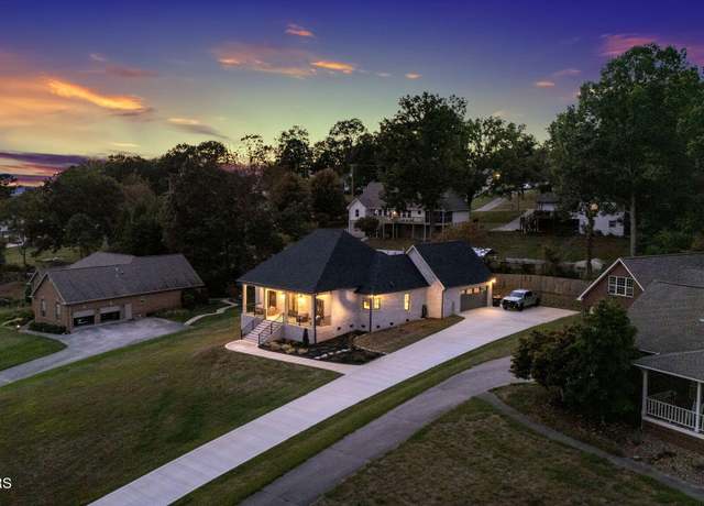 Property at 3015 S Hampton Way, Maryville, TN 37803, 3 beds, 2 baths
