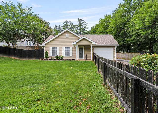 Property at 416 Grandview Dr, Maryville, TN 37803, 3 beds, 2 baths