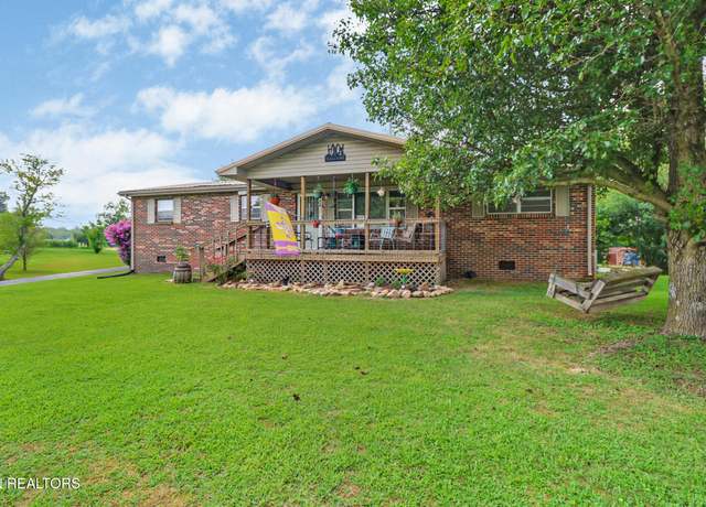 Property at 430 Hillcrest Dr, Crossville, TN 38555, 3 beds, 2 baths
