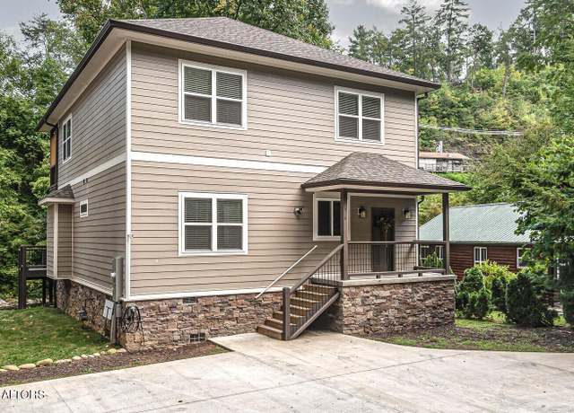 Property at 510 Hemlock St, Gatlinburg, TN 37738, 5 beds, 5.5 baths