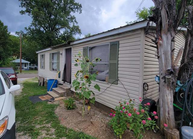 Property at 1718 Connecticut Ave, Knoxville, TN 37921, 3 beds, 2 baths