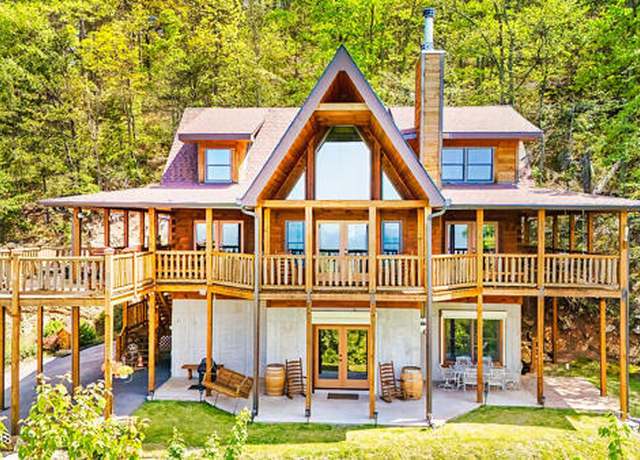 Property at 4015 Ravens Den Way, Sevierville, TN 37862, 3 beds, 3.5 baths