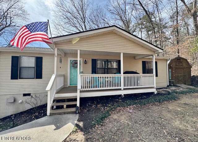 Property at 215 Vann Dr, Harriman, TN 37748, 3 beds, 2 baths