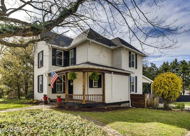 Property at 606 Mulberry St, Loudon, TN 37774, 4 beds, 3 baths